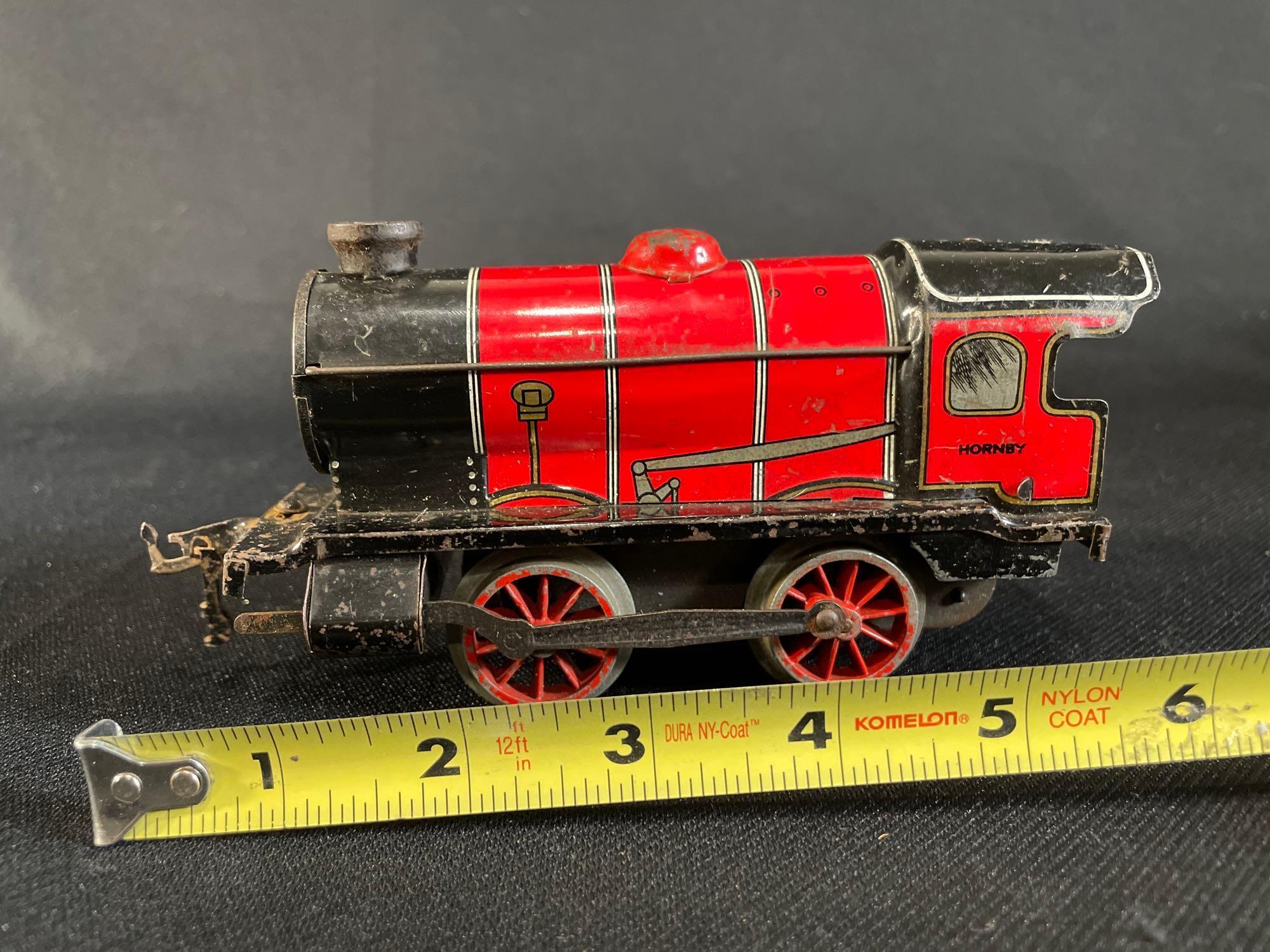 Antique Hornby wind-up train set w/ key & tracks