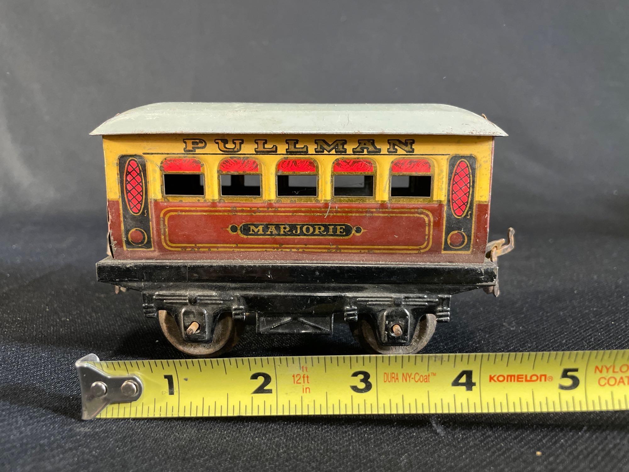 Antique Hornby wind-up train set w/ key & tracks