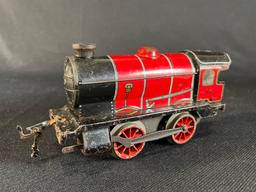 Antique Hornby wind-up train set w/ key & tracks