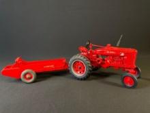 McCormick Farmall special edition 1152 & McCormick-Deering tractor spreader