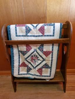 Quilt rack with quilt