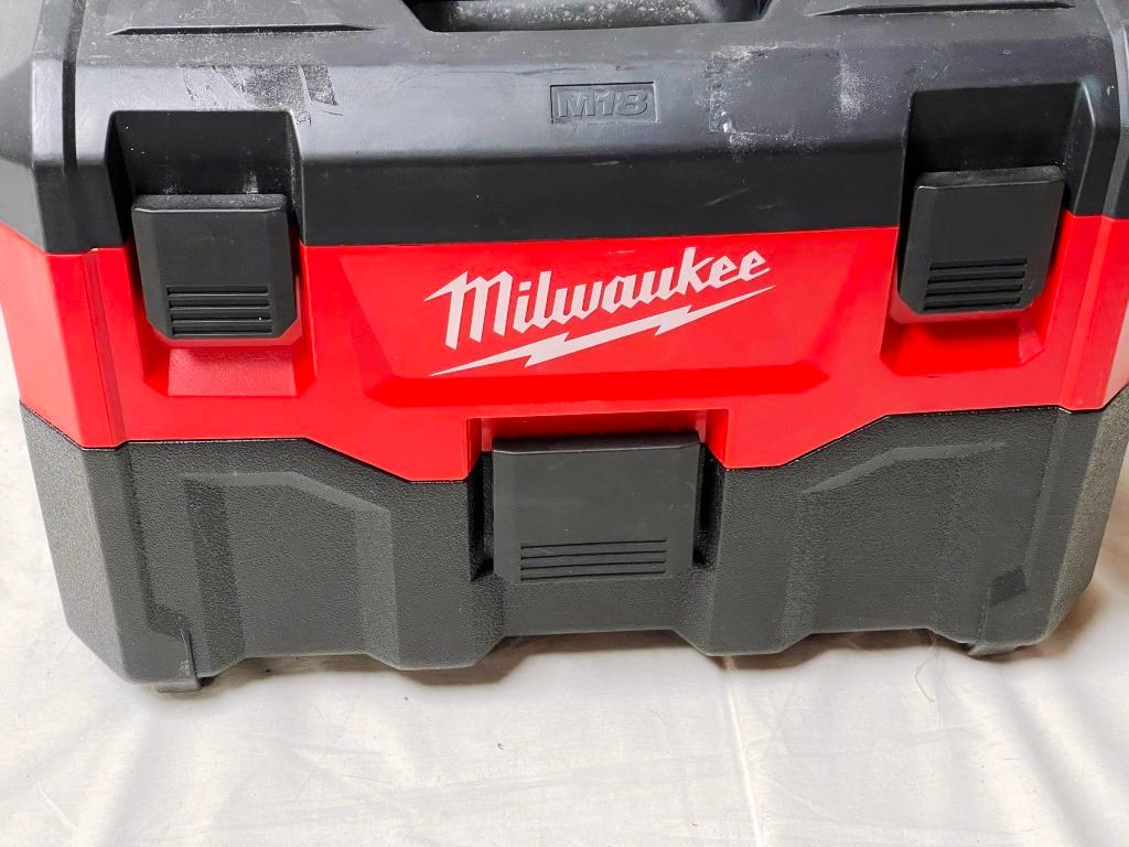Milwaukee Portable Battery Powered Vacuum