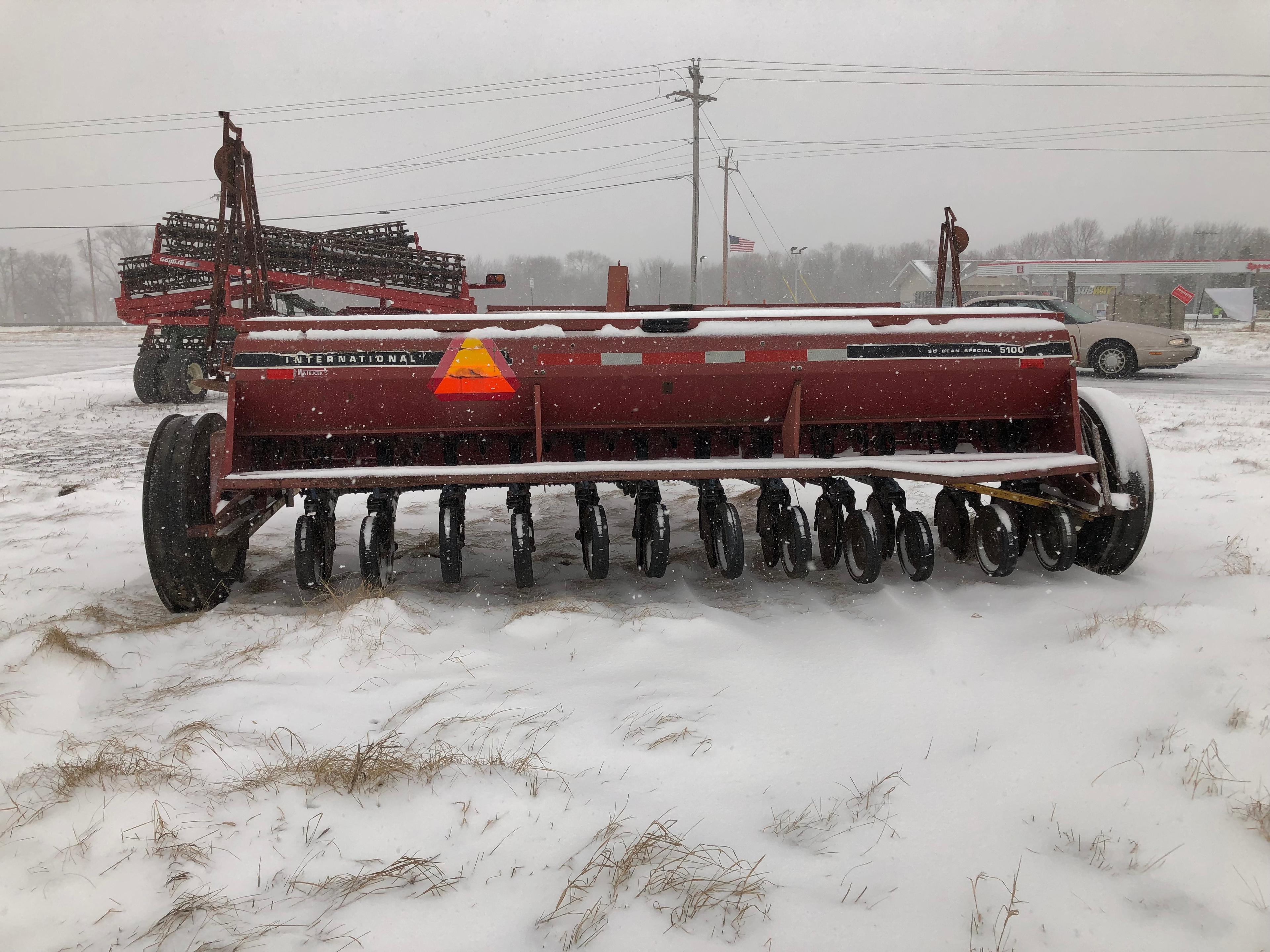 IH 5100 24ft Grain Drill