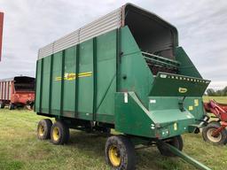 Badger 1042 Tandem Axle Forage Box