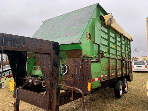 John Deere Silage Box On Gooseneck Trailer