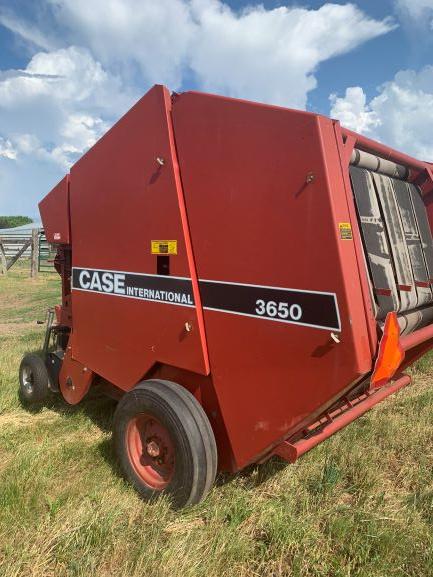 Case 3650 Round Baler