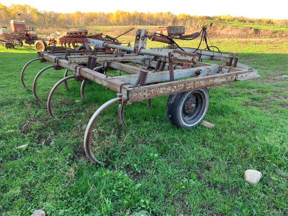 Grahm Hoeme 14 Shank Chisel Plow