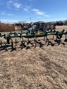 John Deere 1610 Chisel Plow