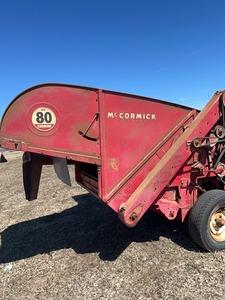 Case IH McCormick no.80 Pull Behind Comine