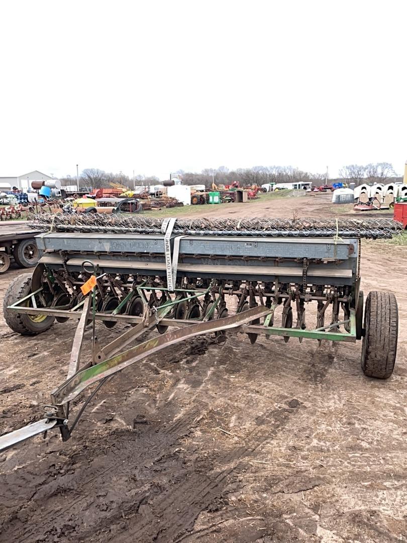 JD 10' Grain Drill S24725