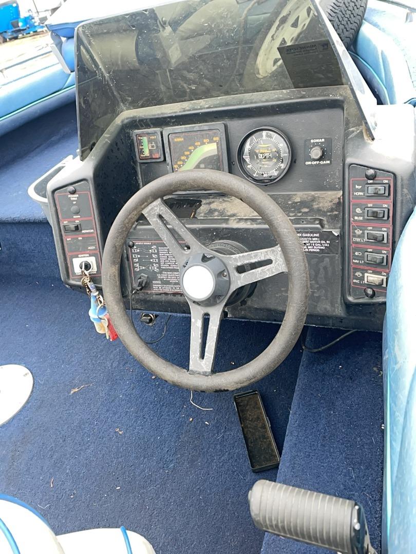 1987 Bluefin Superhawk Boat S24812