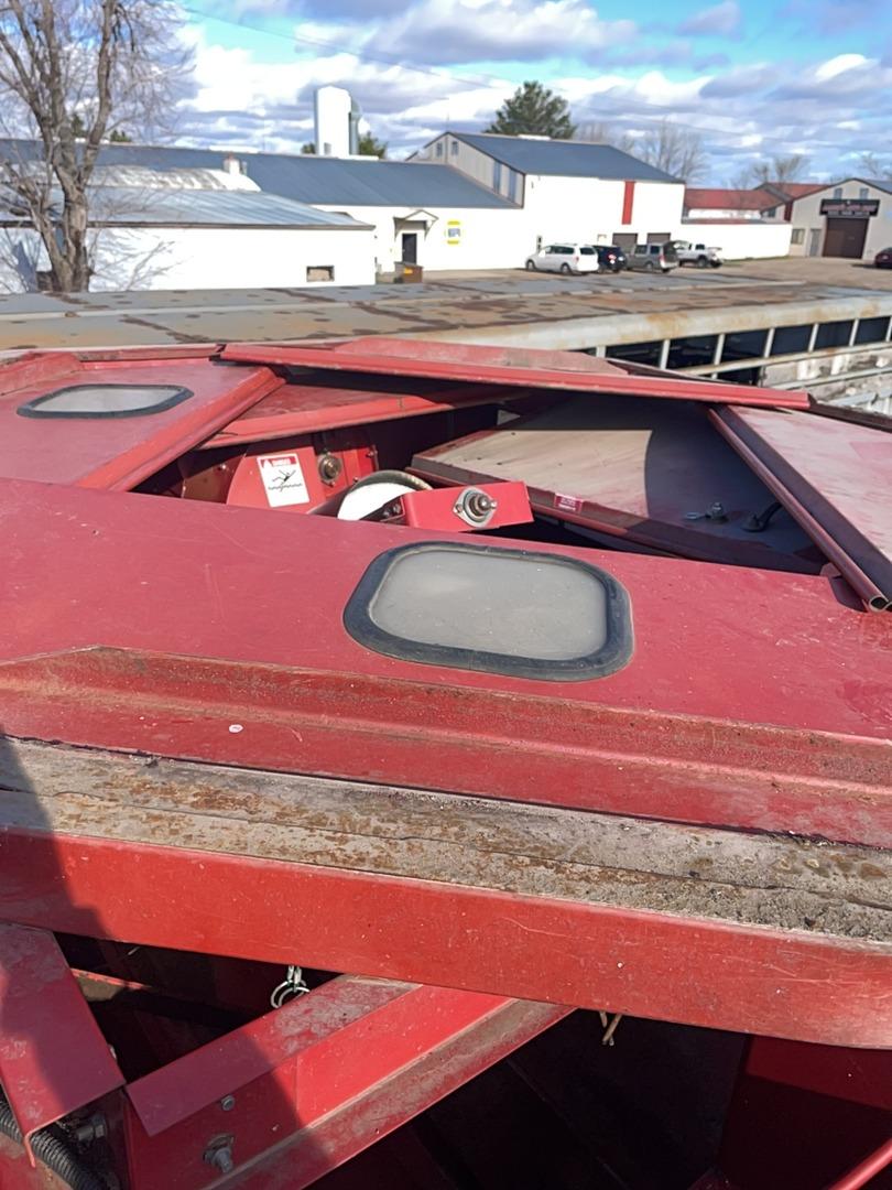 IH 1666  combine With Rear wheel assistS24804