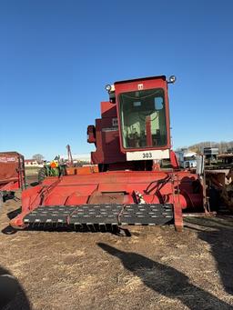 International 303 Combine S24785