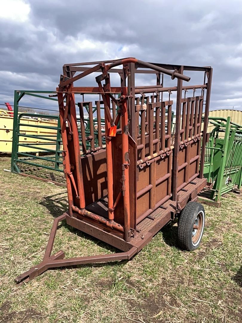 Portable cattle chute