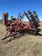 IH 490 24' disc with wings and harrow