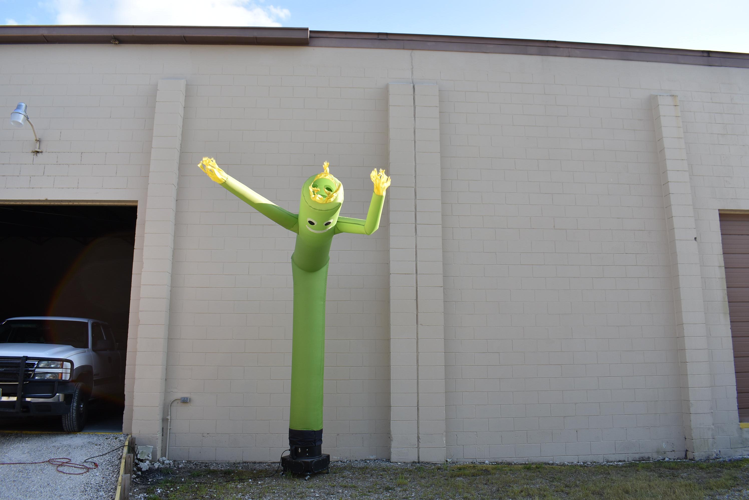 COMMERCIAL QUALITY AIR POWERED ANIMATED CHARACTER ~ WIND SOCK STYLE, LIKE NEW