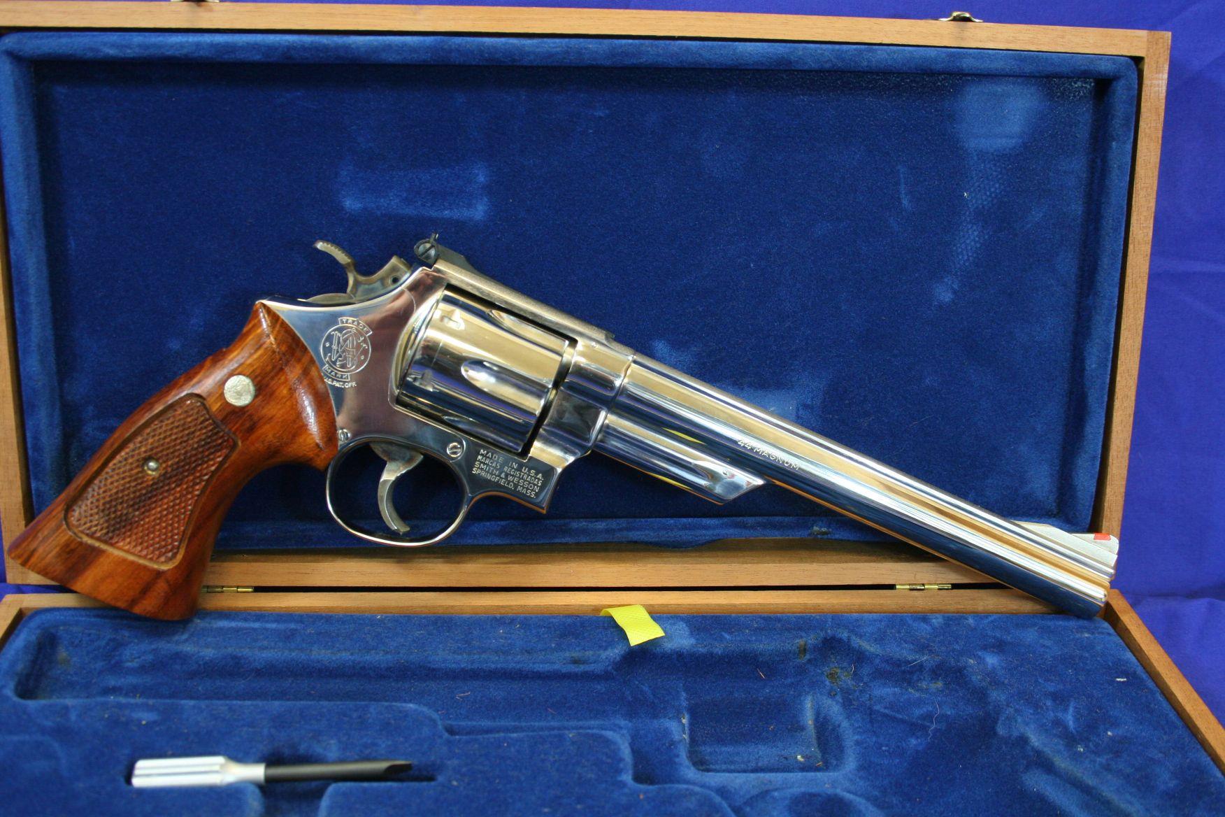 Smith & Wesson Model 29-2 Revolver Caliber: 44mag