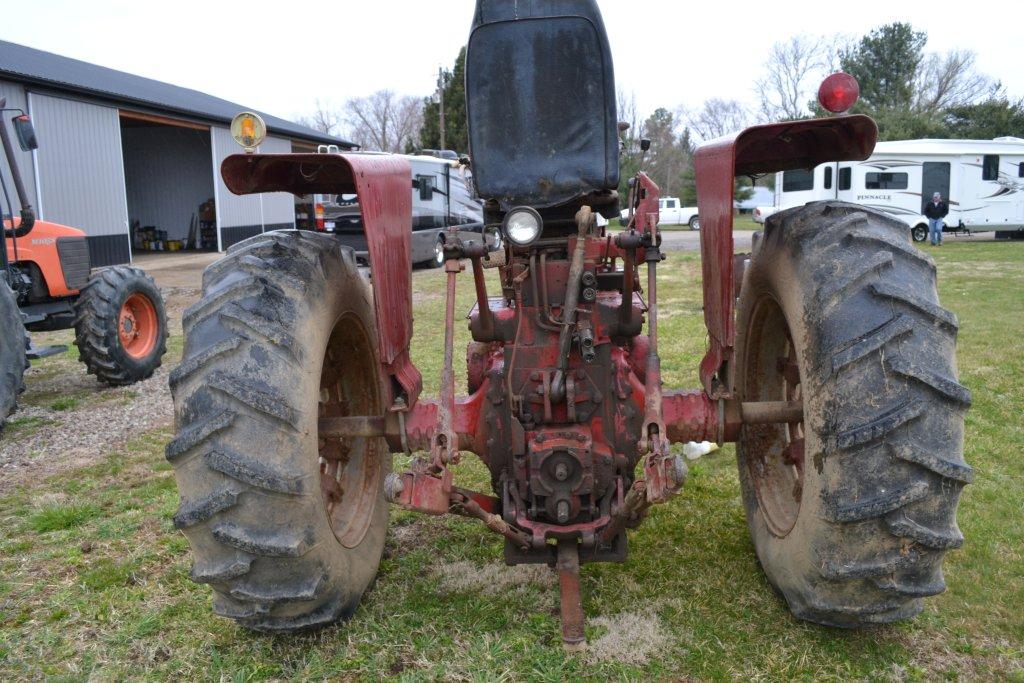 International 706 Tractor