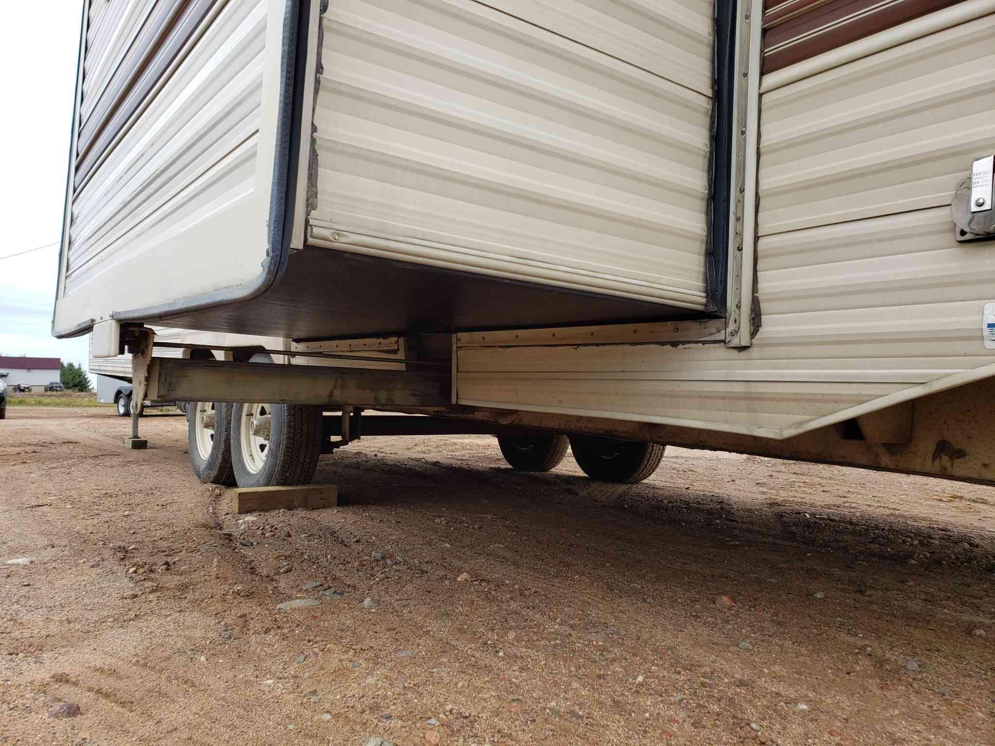 1989 Nuwa 32' 5th Wheel Camper