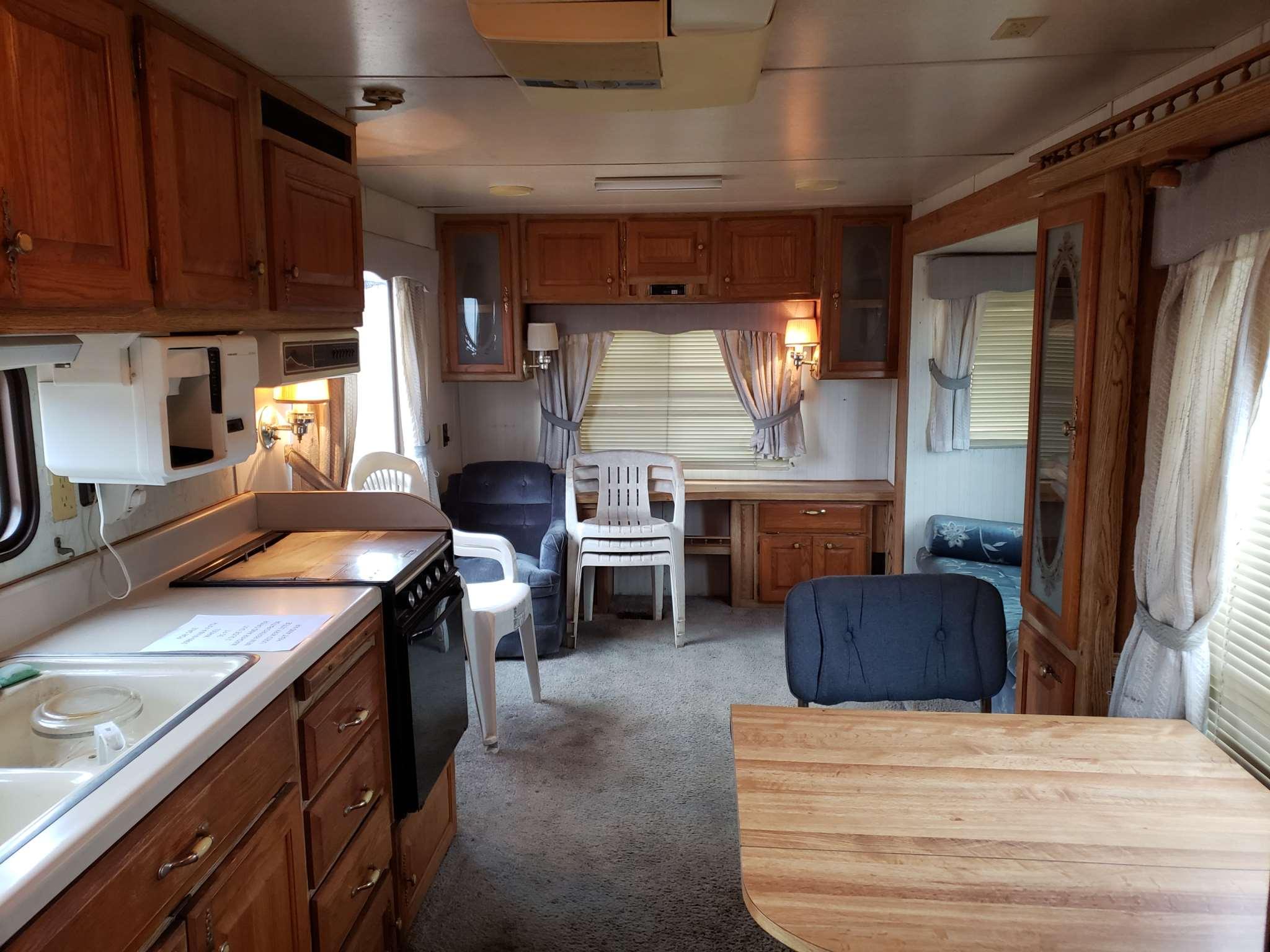 1989 Nuwa 32' 5th Wheel Camper