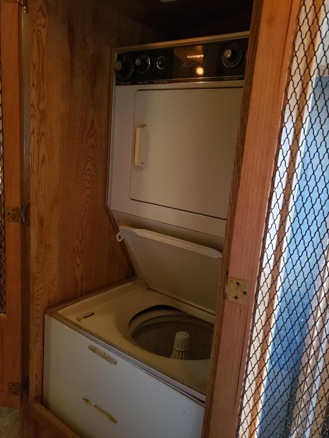 1989 Nuwa 32' 5th Wheel Camper