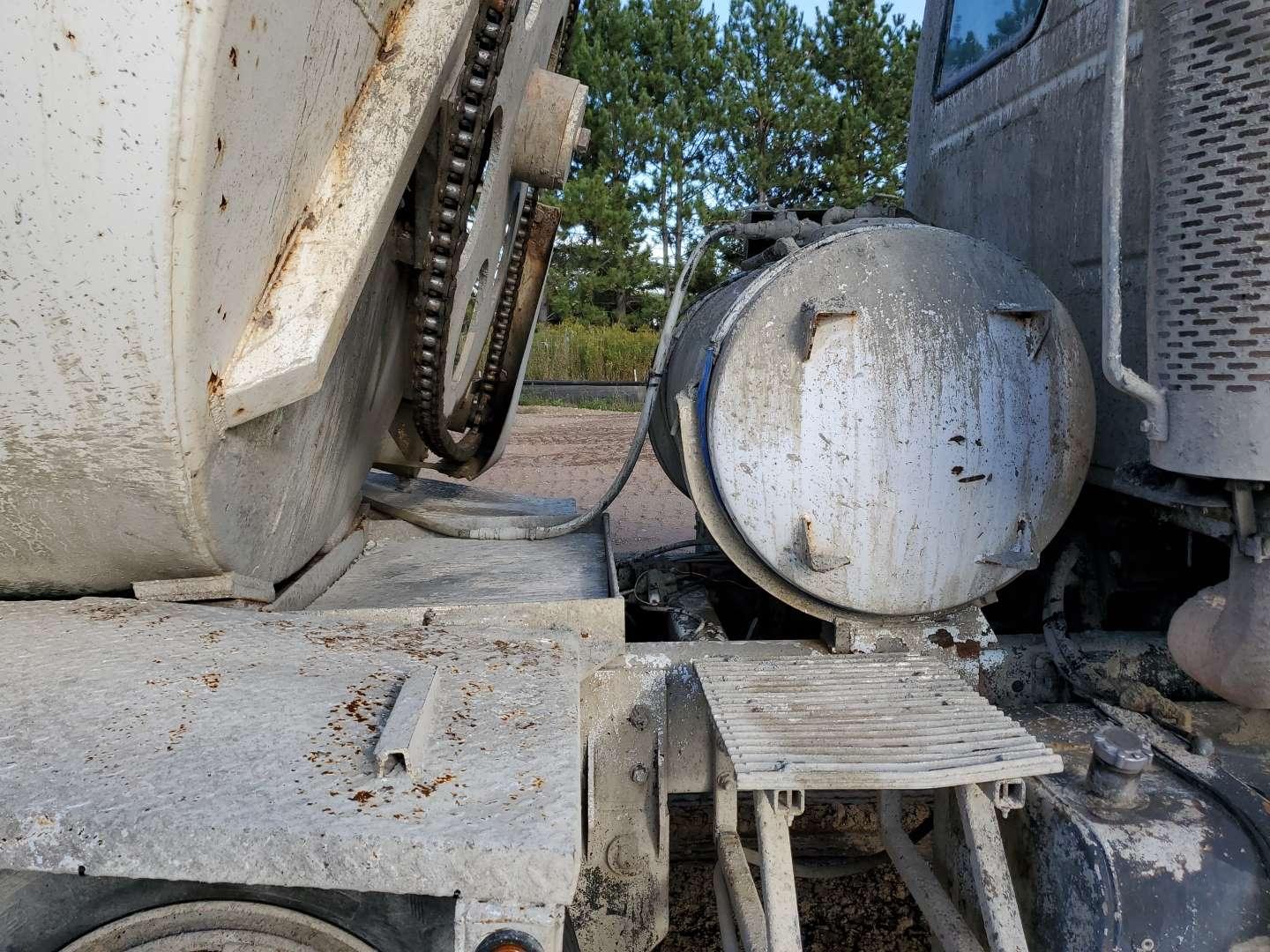 1997 Ford Lt9513 Cement Truck