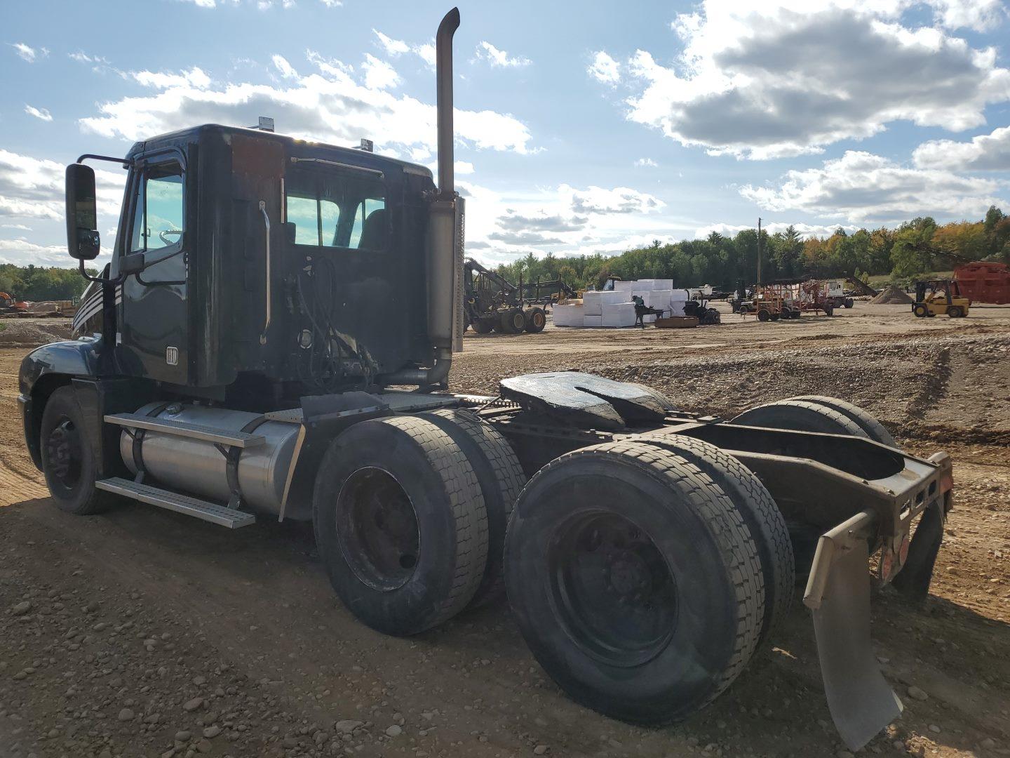 2005 Freightliner Cst120 Day Cab Semi