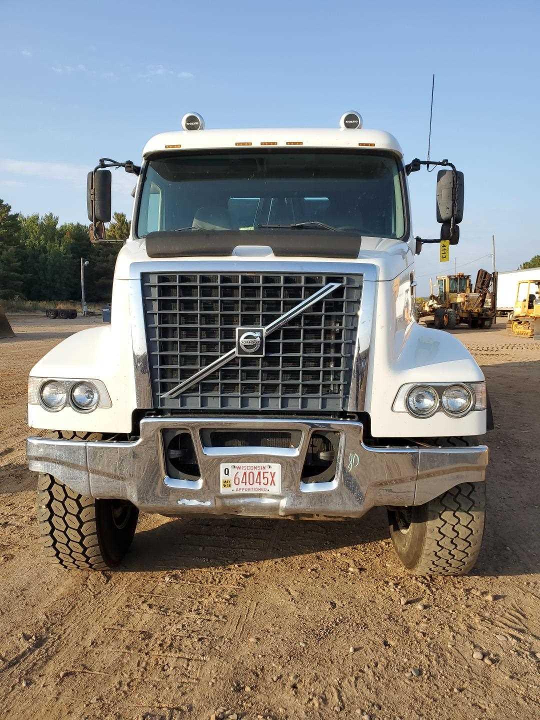 2005 Volvo Roll-off Truck