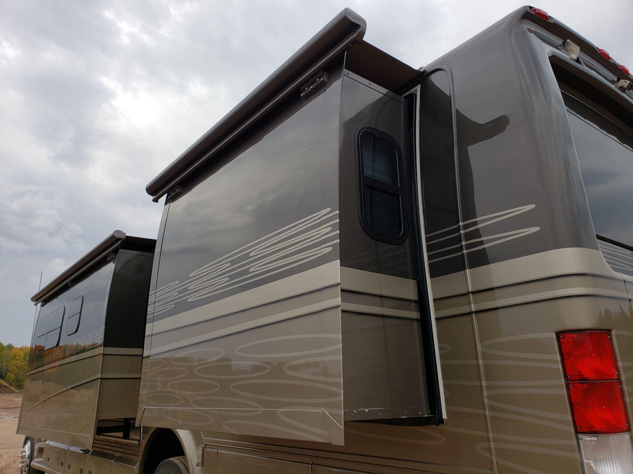 2008 Dynamax Dynaquest 36xl Motor Home