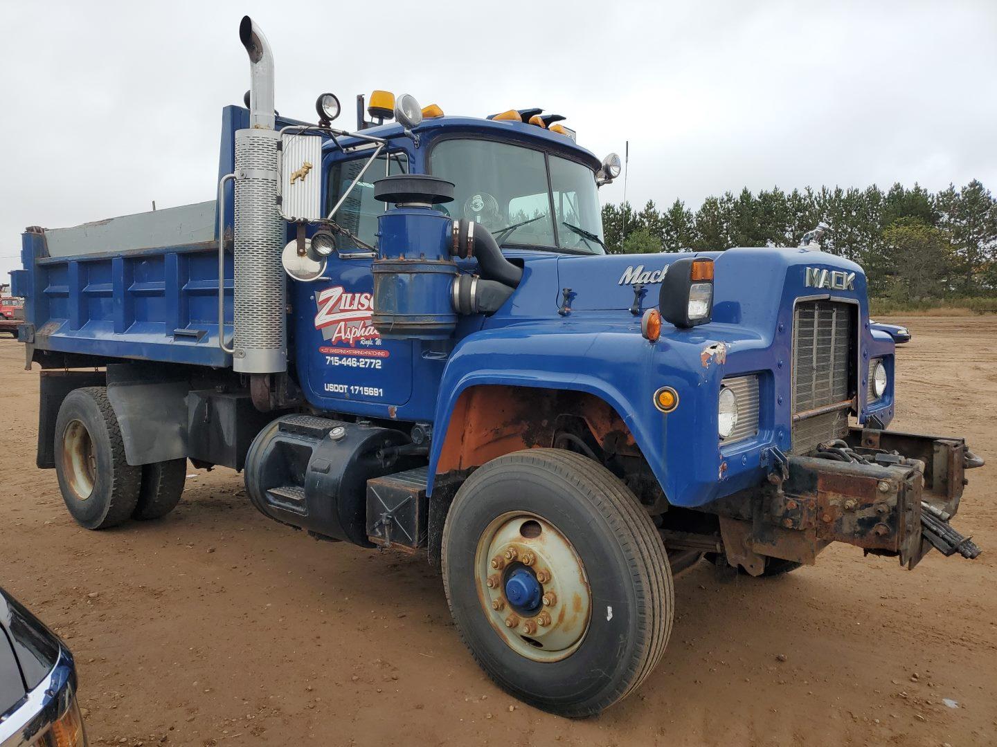 1989 Mack Dump Truck