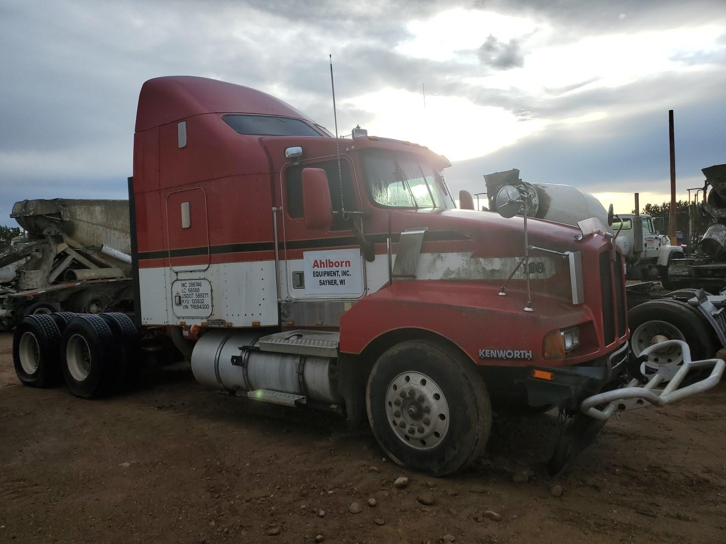 1996 Kenworth T600 Sleeper Cab Semi