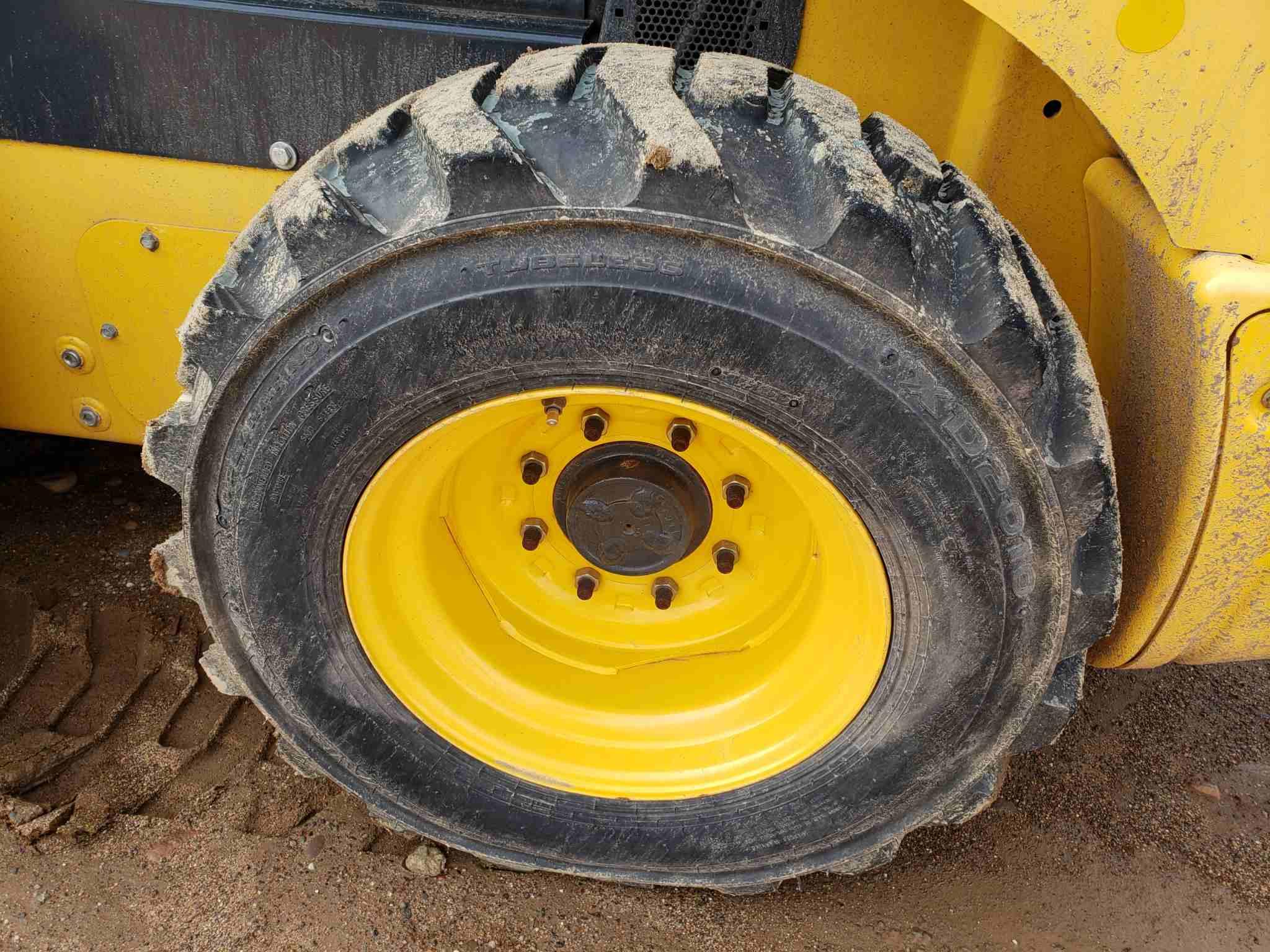 New Holland L221 Skid Steer