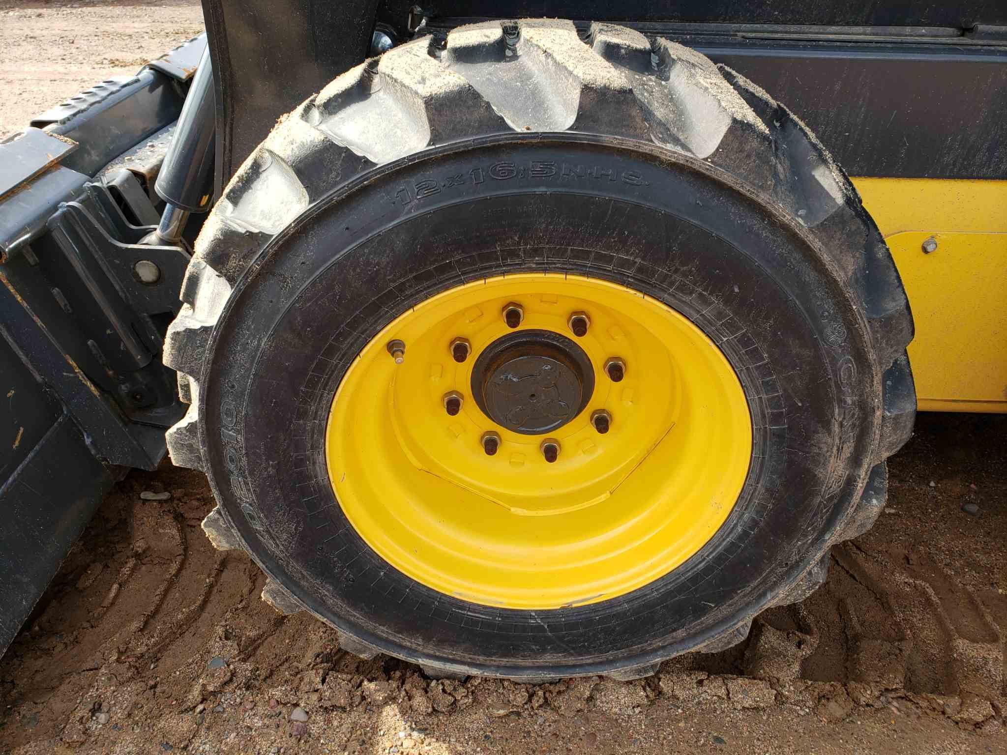 New Holland L221 Skid Steer