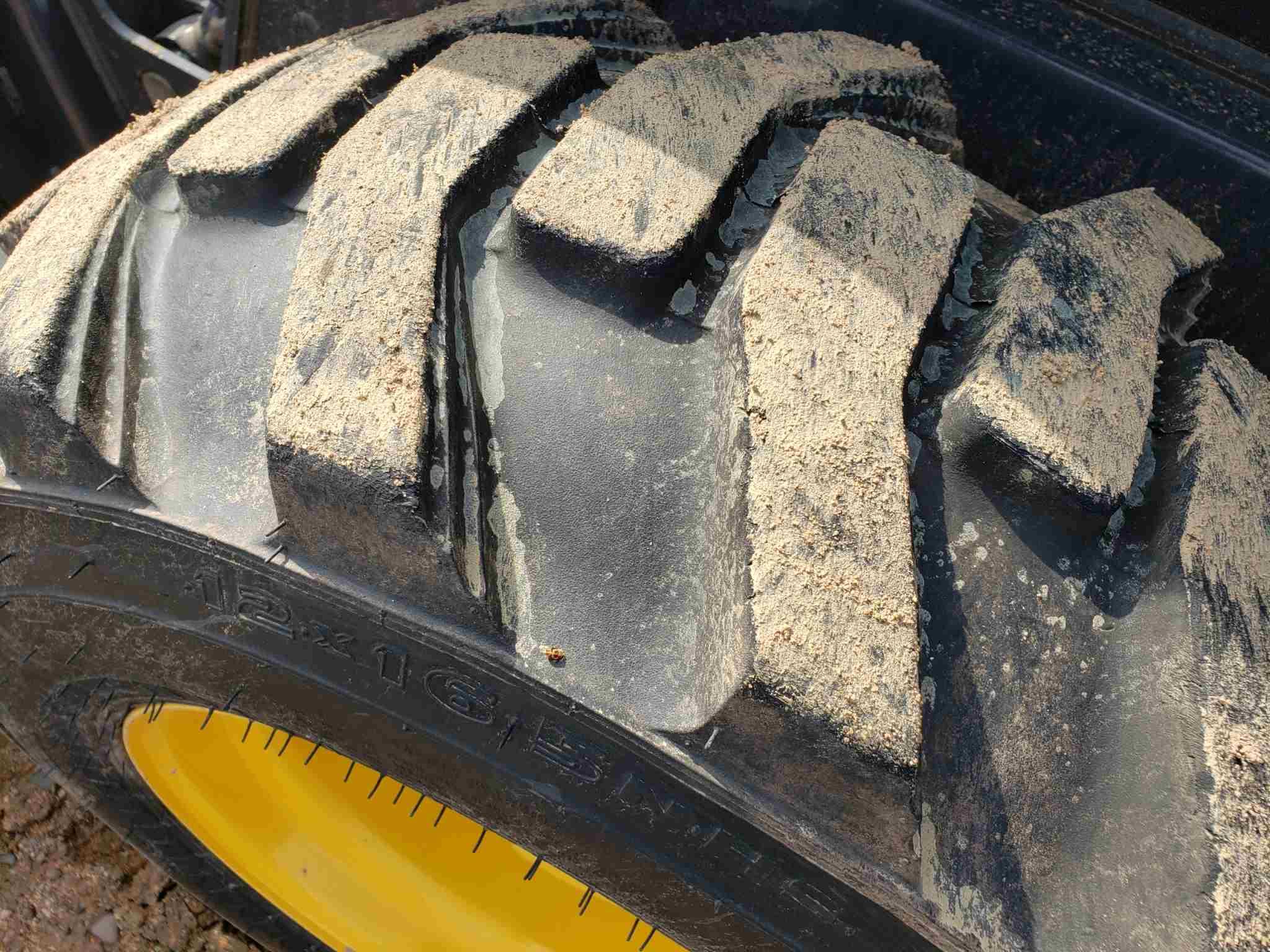 New Holland L221 Skid Steer