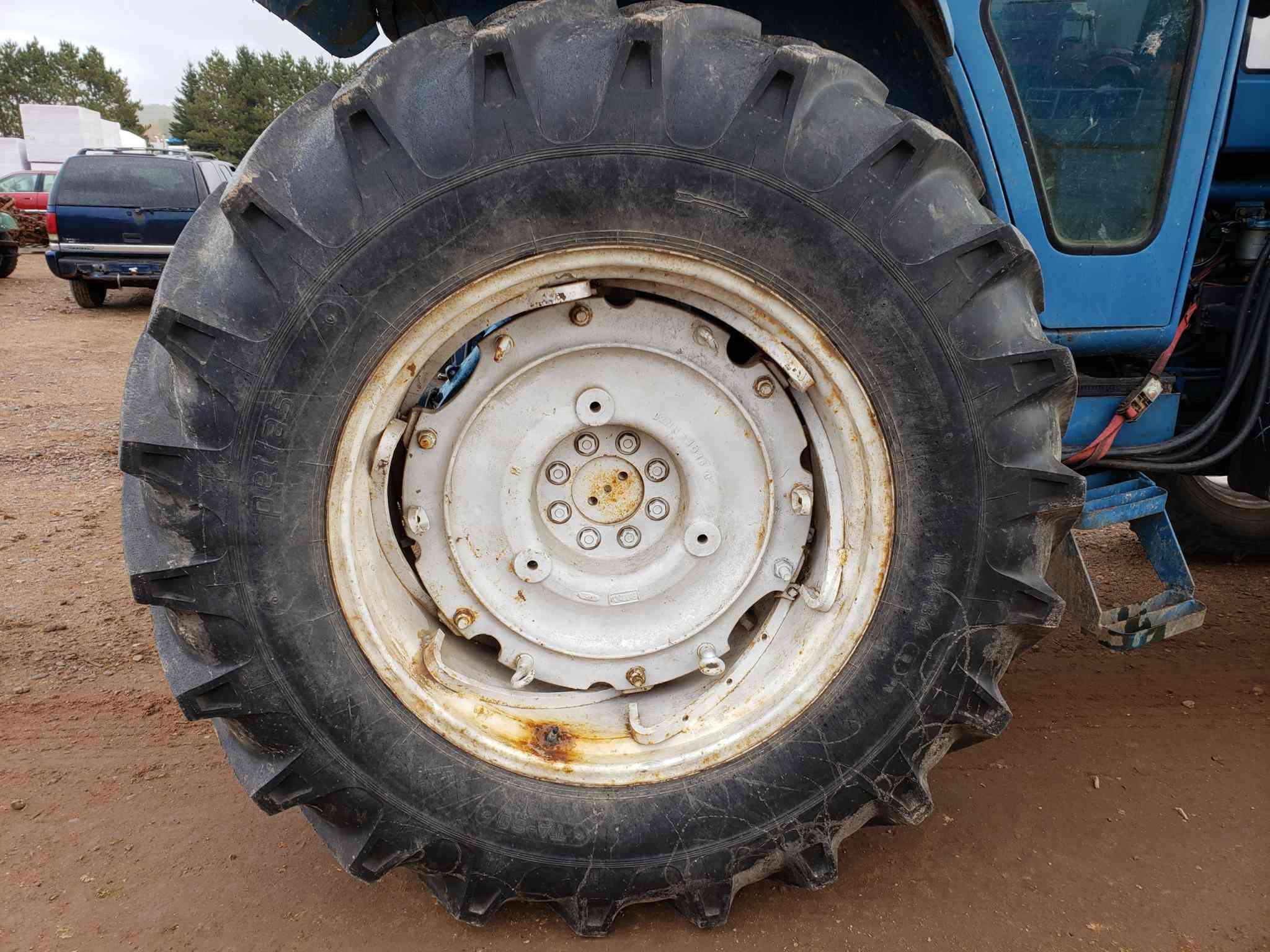 Ford 7700 Tractor With Loader