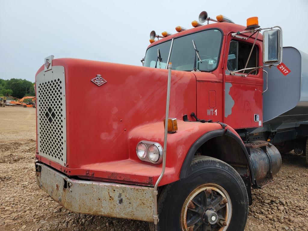 1985 Diamond Reo C116 Water Truck