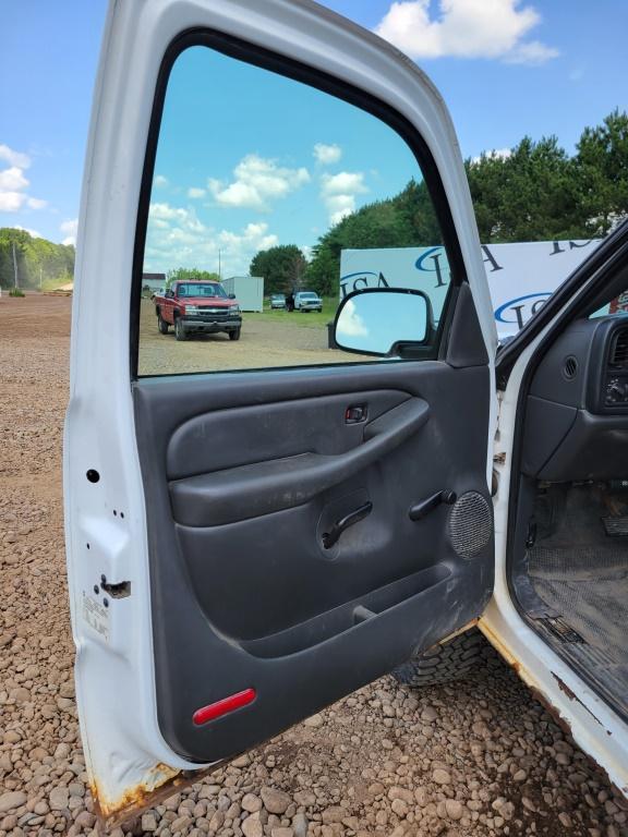 2004 Chevy Silverado 2500 4x4 Truck