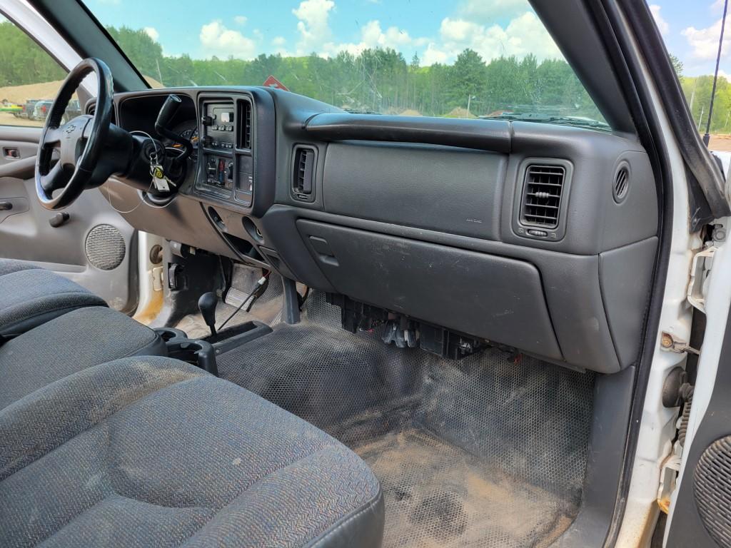 2004 Chevy Silverado 2500 4x4 Truck