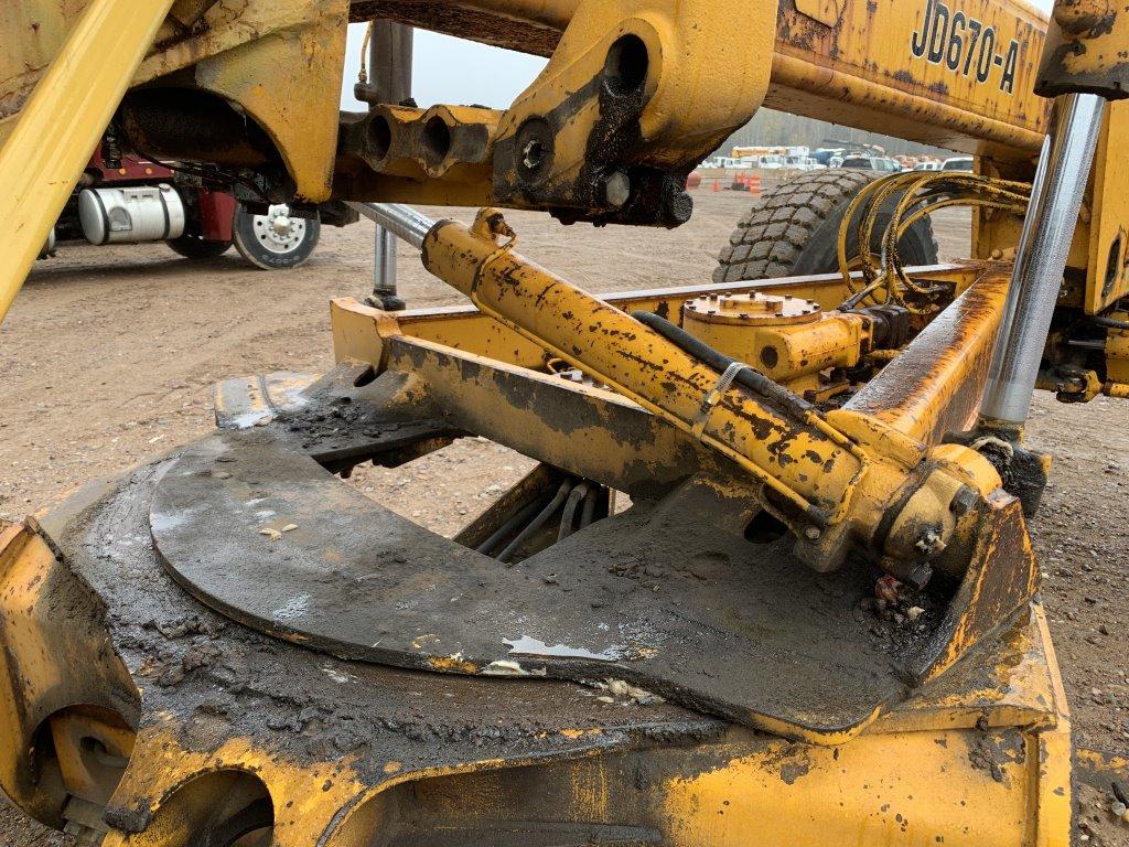 Deere 670a Grader