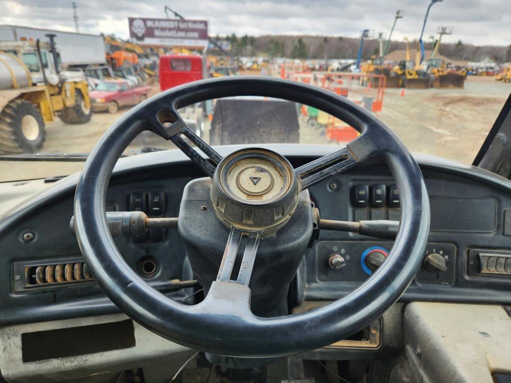 Cat 725 Haul Truck