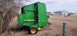 John Deere 535 Round Bailer