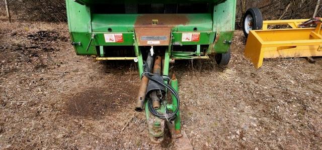 John Deere 535 Round Bailer