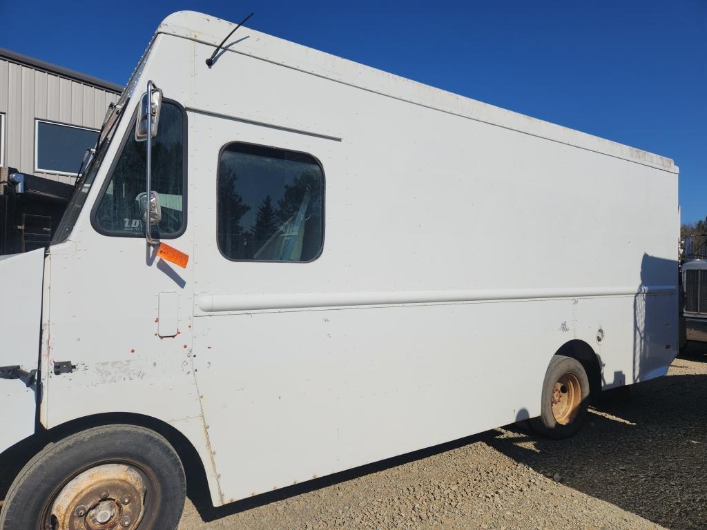 2001 Freightliner Mt45 Box Truck