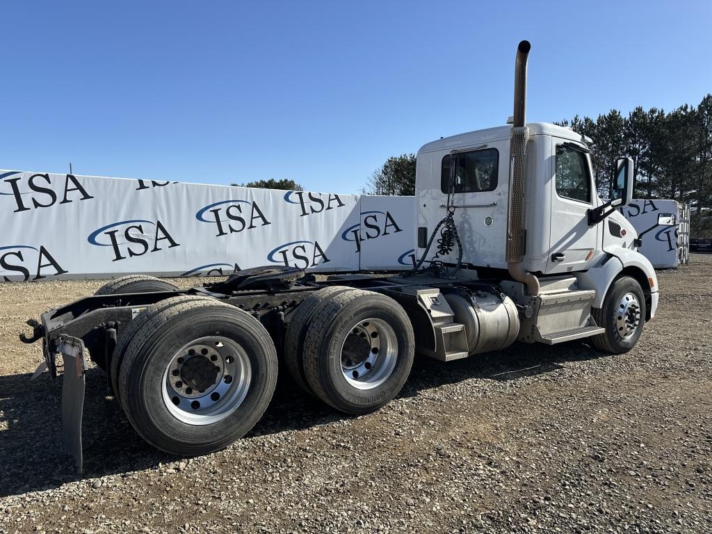 2017 Peterbilt 579 Day Cab Truck Tractor