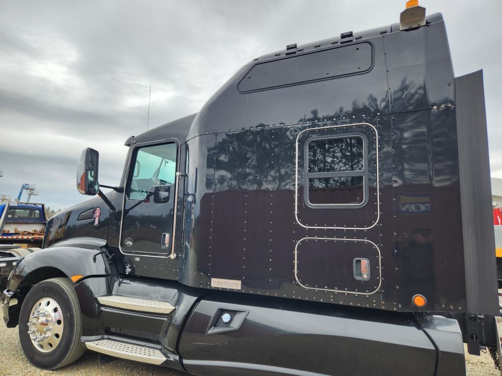 2012 Kenworth T660 Sleeper Cab Truck Tractor