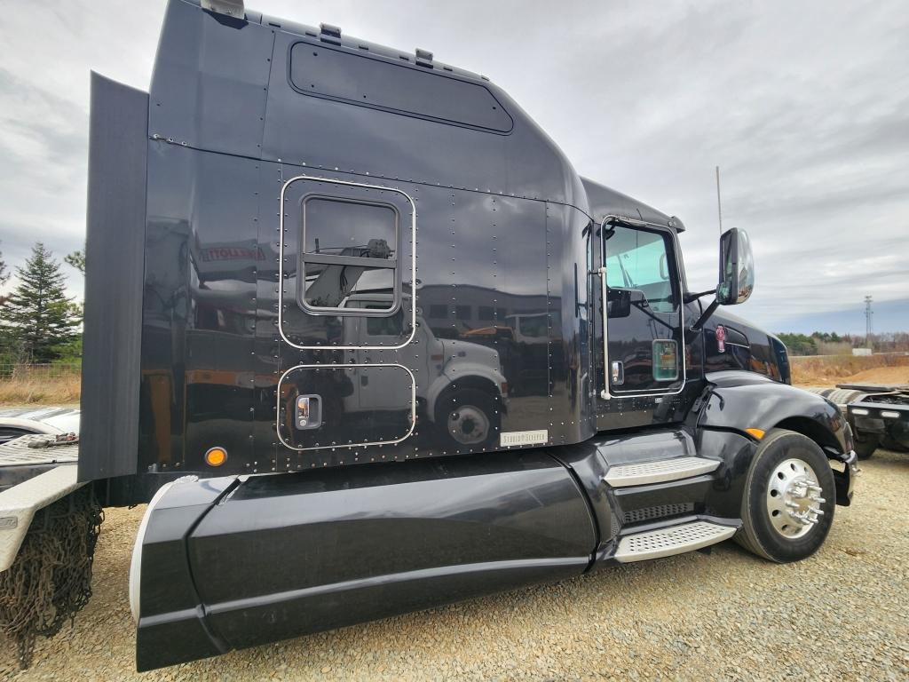 2012 Kenworth T660 Sleeper Cab Truck Tractor