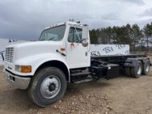 2000 International 4900 Hook Truck