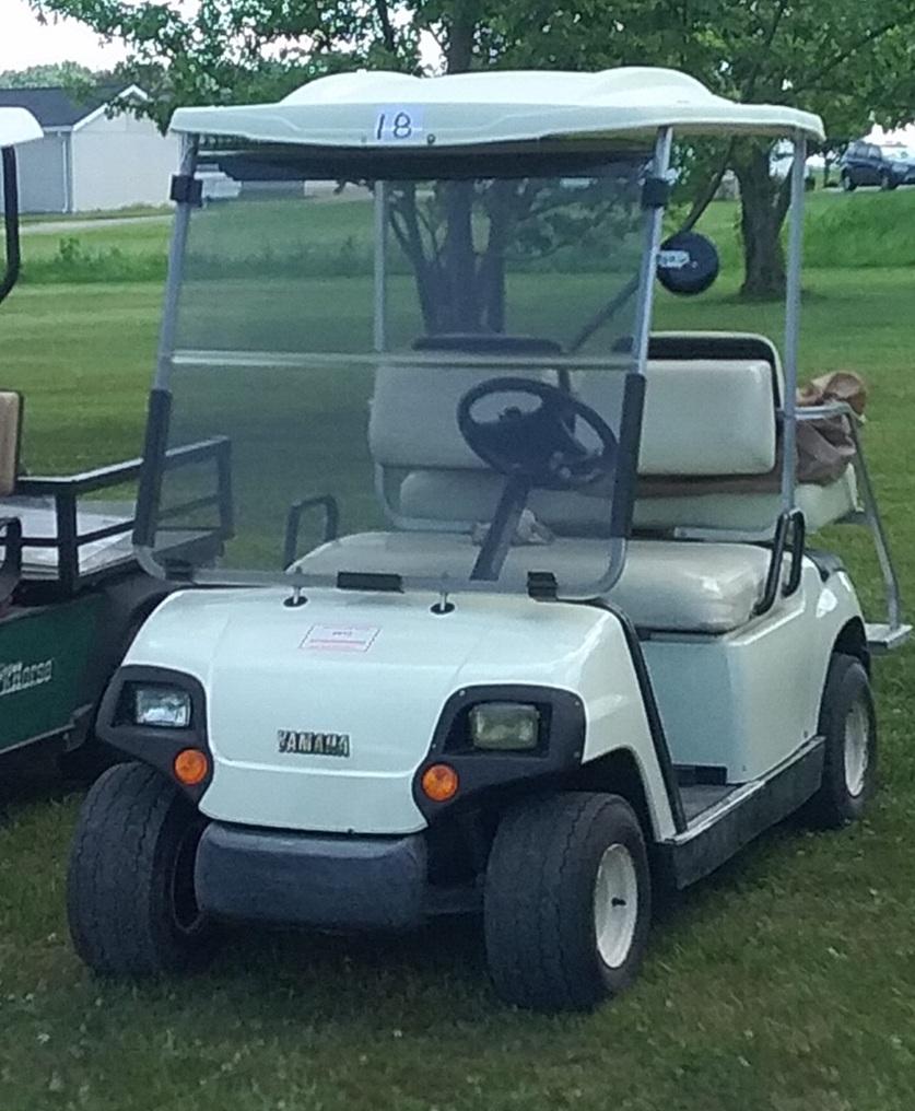 YAMAHA GAS GOLF CART W/REAR SEAT AND COVER