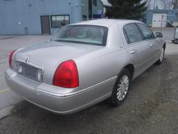 2004 Lincoln Town Car