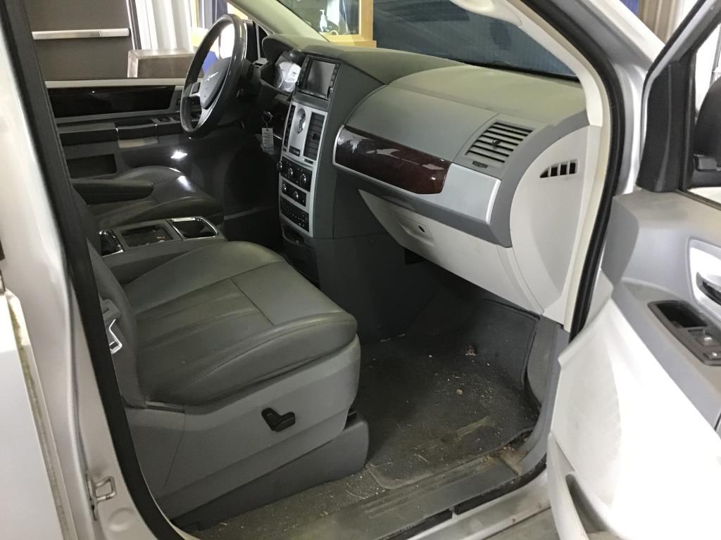 2010 Chrysler Town and Country